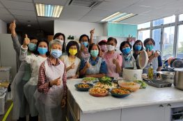 街坊們自制了一道道健康又美味的素食餐。